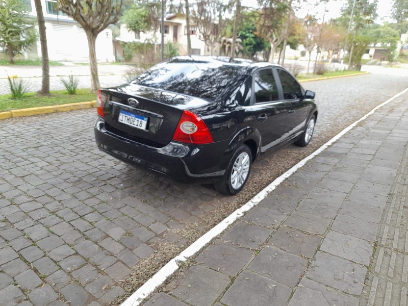 FOCUS 2.0 GLX SEDAN 16V FLEX 4P MANUAL - 2013 - FARROUPILHA