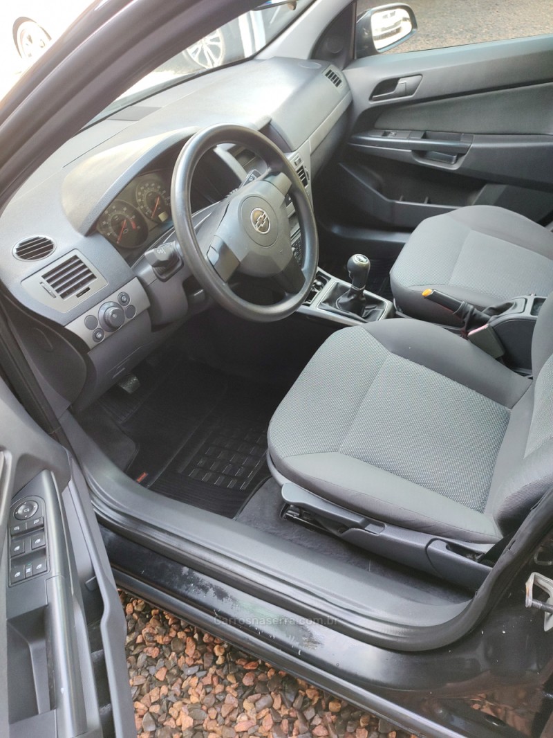 VECTRA 2.0 MPFI EXPRESSION 8V FLEX 4P MANUAL - 2009 - TRêS COROAS