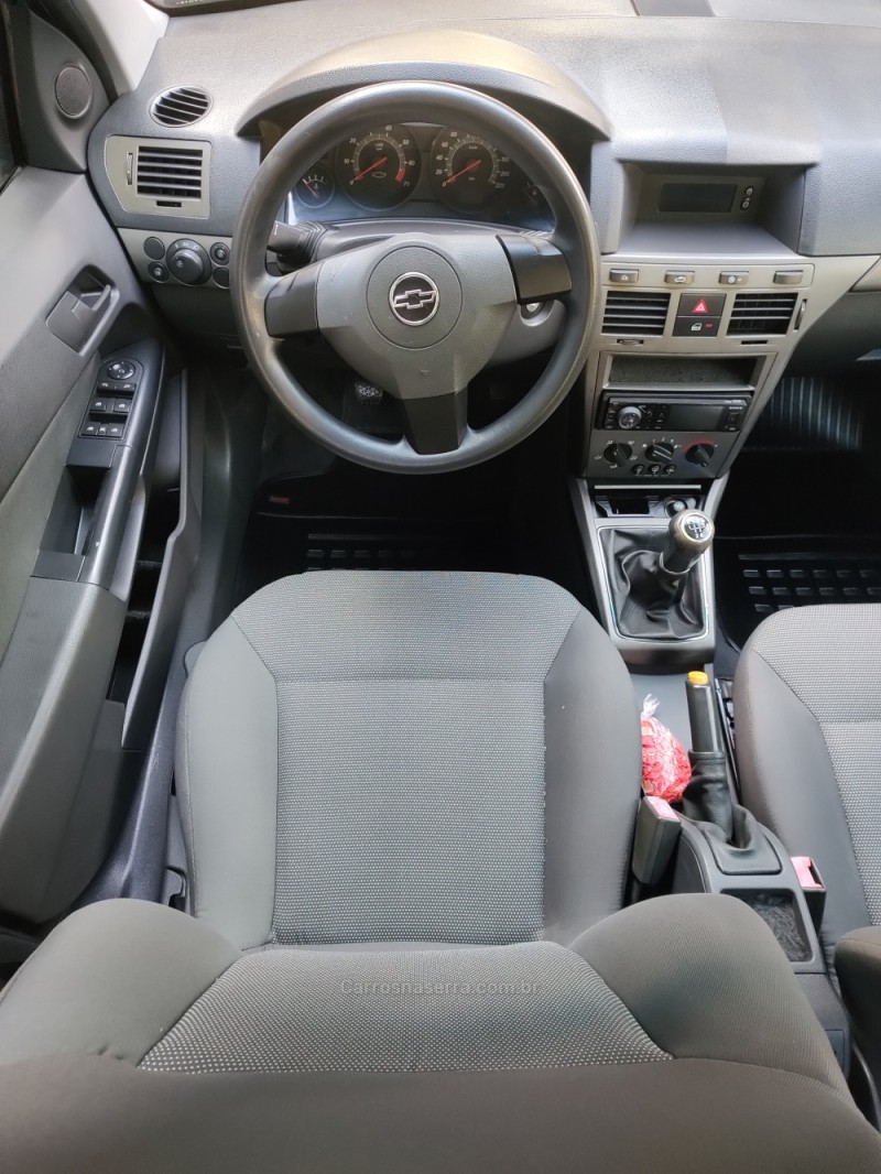 VECTRA 2.0 MPFI EXPRESSION 8V FLEX 4P MANUAL - 2009 - TRêS COROAS