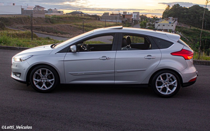 FOCUS 2.0 TITANIUM PLUS HATCH 16V FLEX 4P AUTO - 2016 - FARROUPILHA