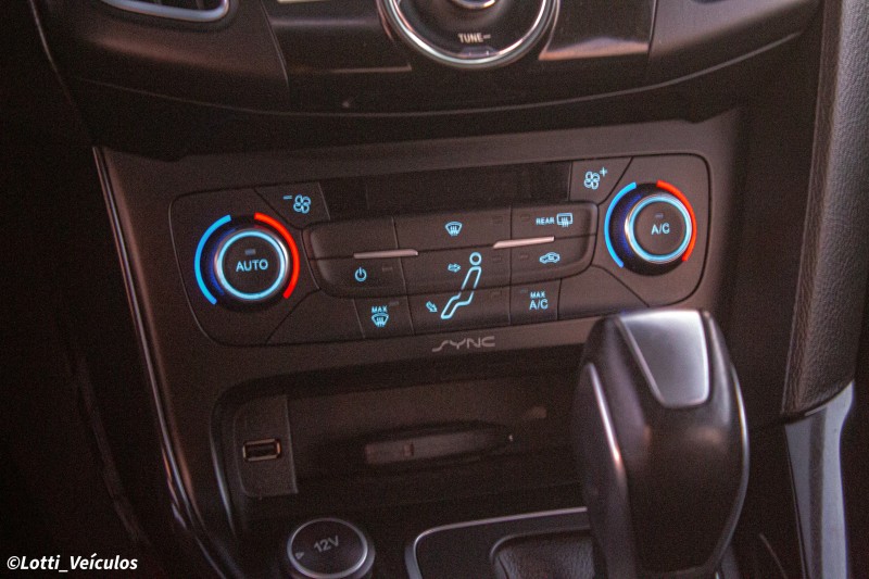 FOCUS 2.0 TITANIUM PLUS HATCH 16V FLEX 4P AUTO - 2016 - FARROUPILHA