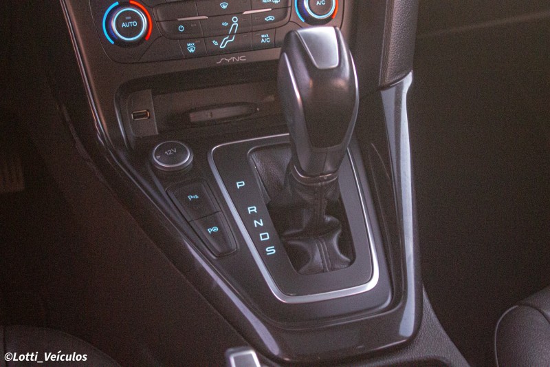 FOCUS 2.0 TITANIUM PLUS HATCH 16V FLEX 4P AUTO - 2016 - FARROUPILHA