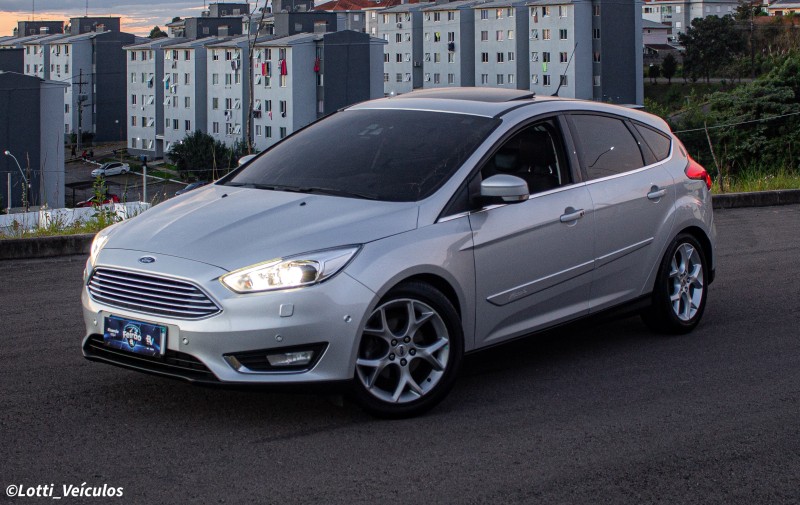 FOCUS 2.0 TITANIUM PLUS HATCH 16V FLEX 4P AUTO - 2016 - FARROUPILHA