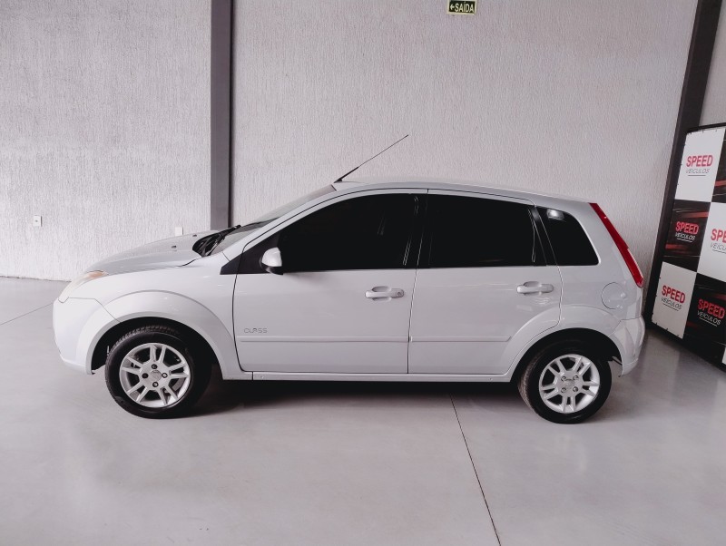 FIESTA 1.6 MPI HATCH 8V FLEX 4P MANUAL - 2009 - SãO SEBASTIãO DO CAí