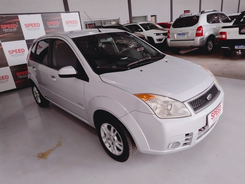 FIESTA 1.6 MPI HATCH 8V FLEX 4P MANUAL - 2009 - SãO SEBASTIãO DO CAí