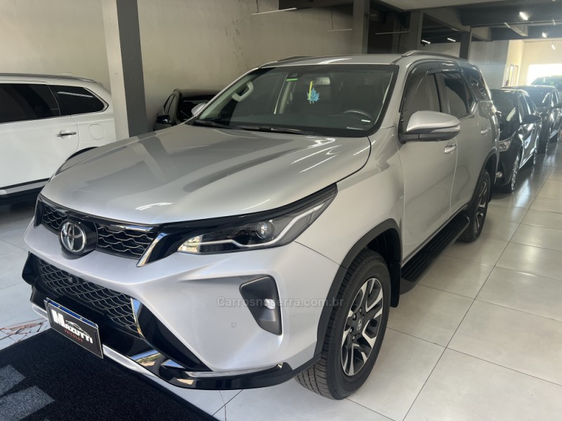 HILUX SW4 2.8 4X4 SRX PLATINUM TURBO 7 LUGARES DIESEL 4P AUTOMÁTICO - 2024 - BENTO GONçALVES