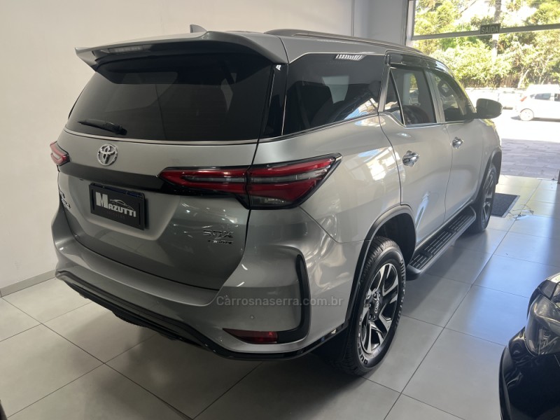 HILUX SW4 2.8 4X4 SRX PLATINUM TURBO 7 LUGARES DIESEL 4P AUTOMÁTICO - 2024 - BENTO GONçALVES