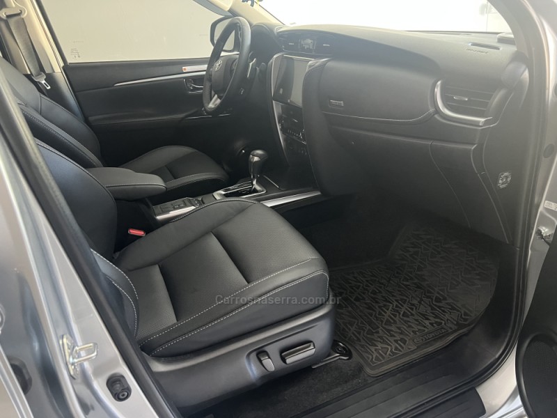 HILUX SW4 2.8 4X4 SRX PLATINUM TURBO 7 LUGARES DIESEL 4P AUTOMÁTICO - 2024 - BENTO GONçALVES