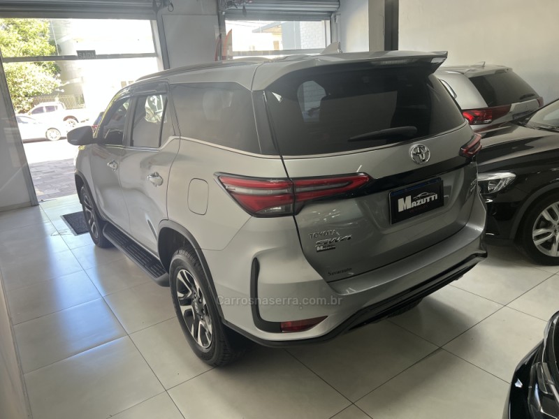 HILUX SW4 2.8 4X4 SRX PLATINUM TURBO 7 LUGARES DIESEL 4P AUTOMÁTICO - 2024 - BENTO GONçALVES