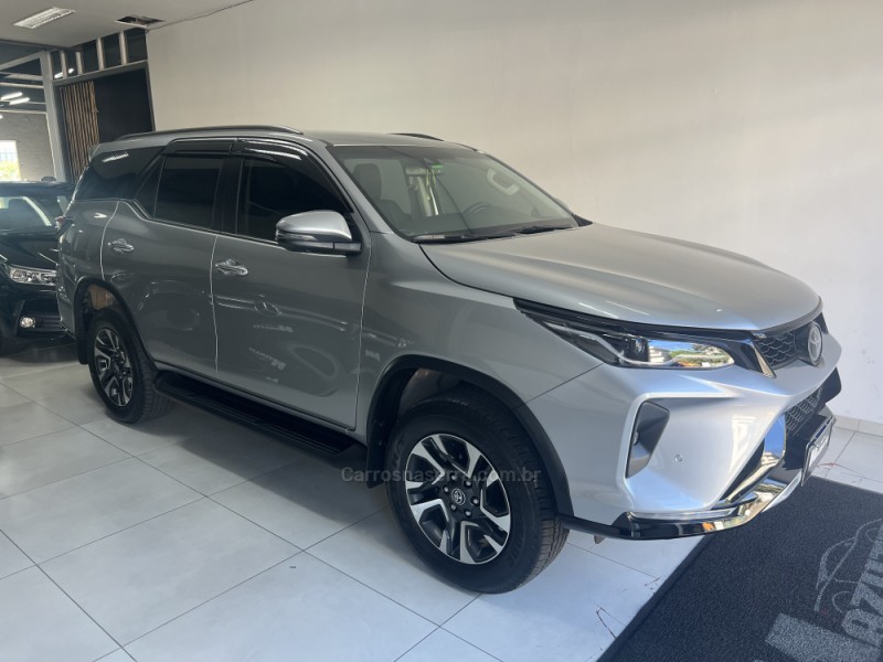HILUX SW4 2.8 4X4 SRX PLATINUM TURBO 7 LUGARES DIESEL 4P AUTOMÁTICO - 2024 - BENTO GONçALVES