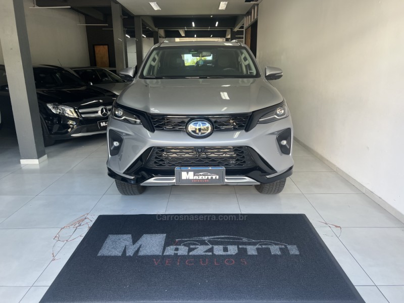 HILUX SW4 2.8 4X4 SRX PLATINUM TURBO 7 LUGARES DIESEL 4P AUTOMÁTICO - 2024 - BENTO GONçALVES
