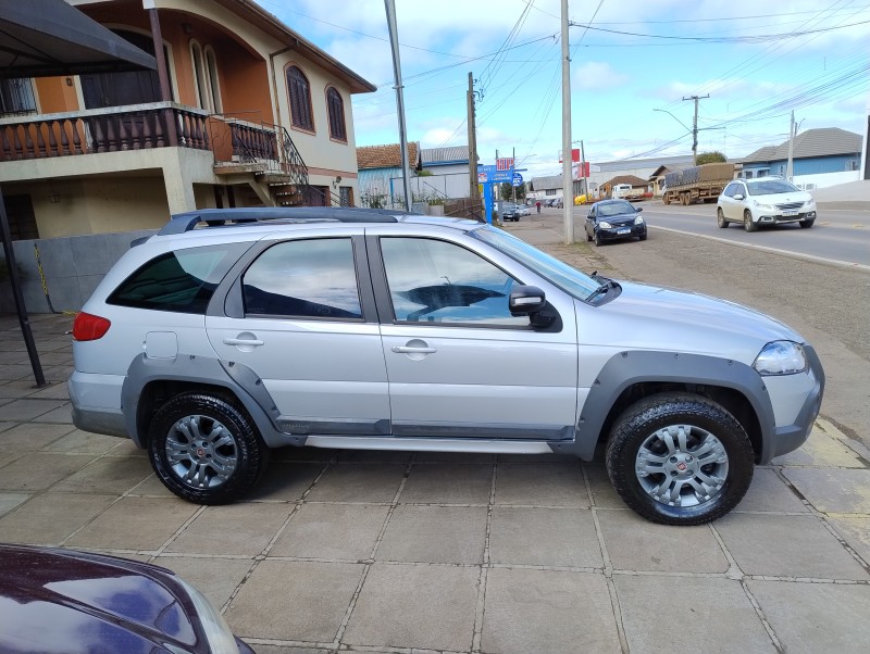 PALIO 1.8 MPI ADVENTURE LOCKER WEEKEND 8V FLEX 4P MANUAL - 2009 - VACARIA