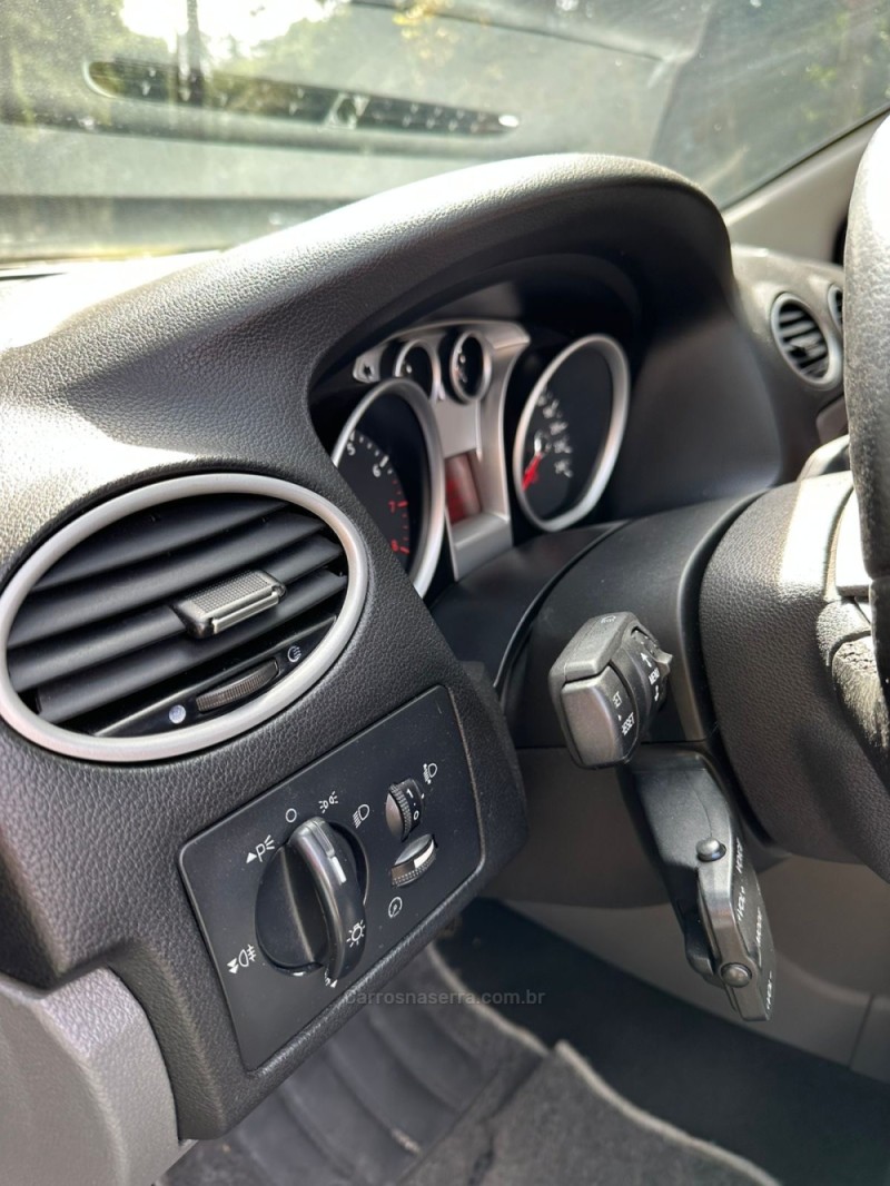 FOCUS 2.0 GHIA 16V GASOLINA 4P AUTOMÁTICO - 2009 - CAXIAS DO SUL