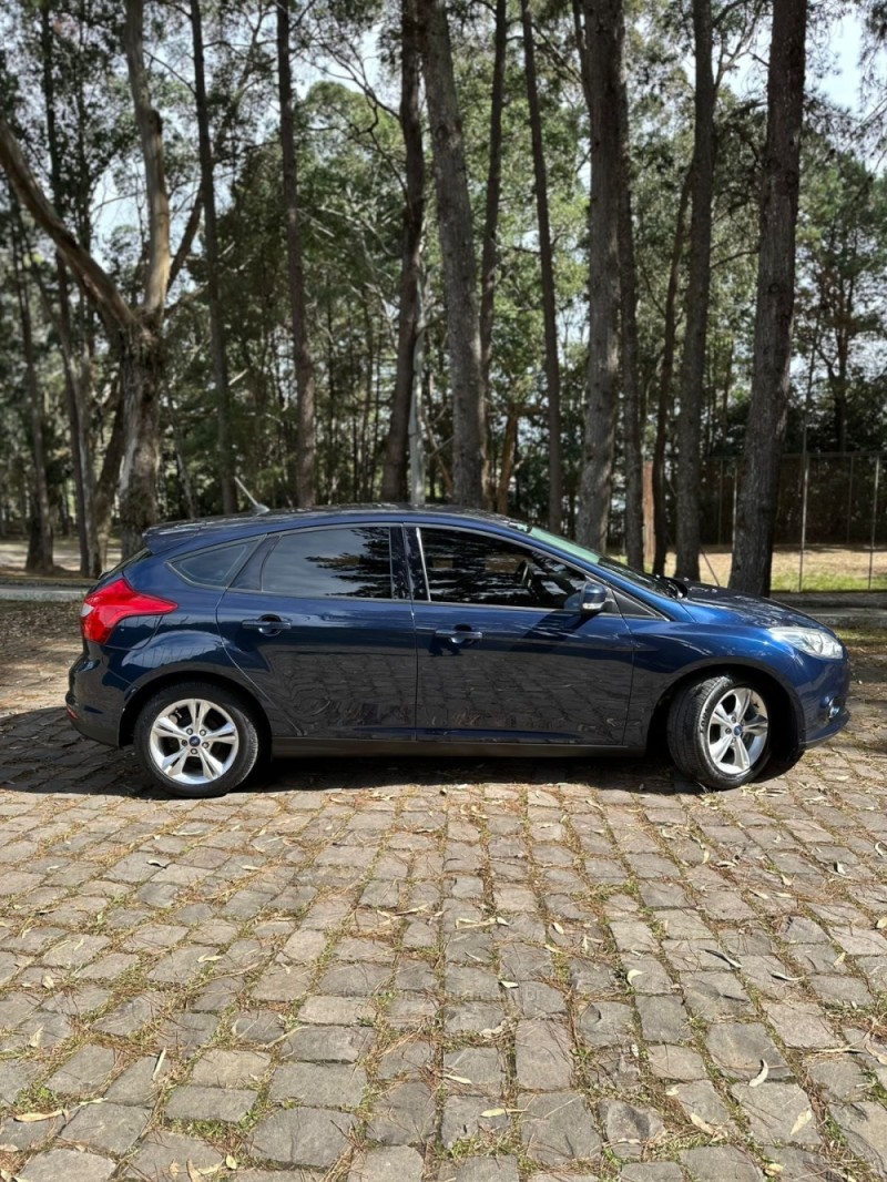 FOCUS 1.6 SE HATCH 16V FLEX 4P AUTOMÁTICO - 2014 - CAXIAS DO SUL