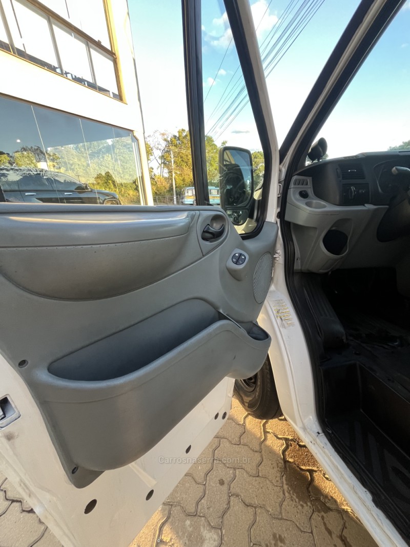 TRANSIT 2.4 CHASSI TURBO DIESEL 2P MANUAL - 2011 - GARIBALDI