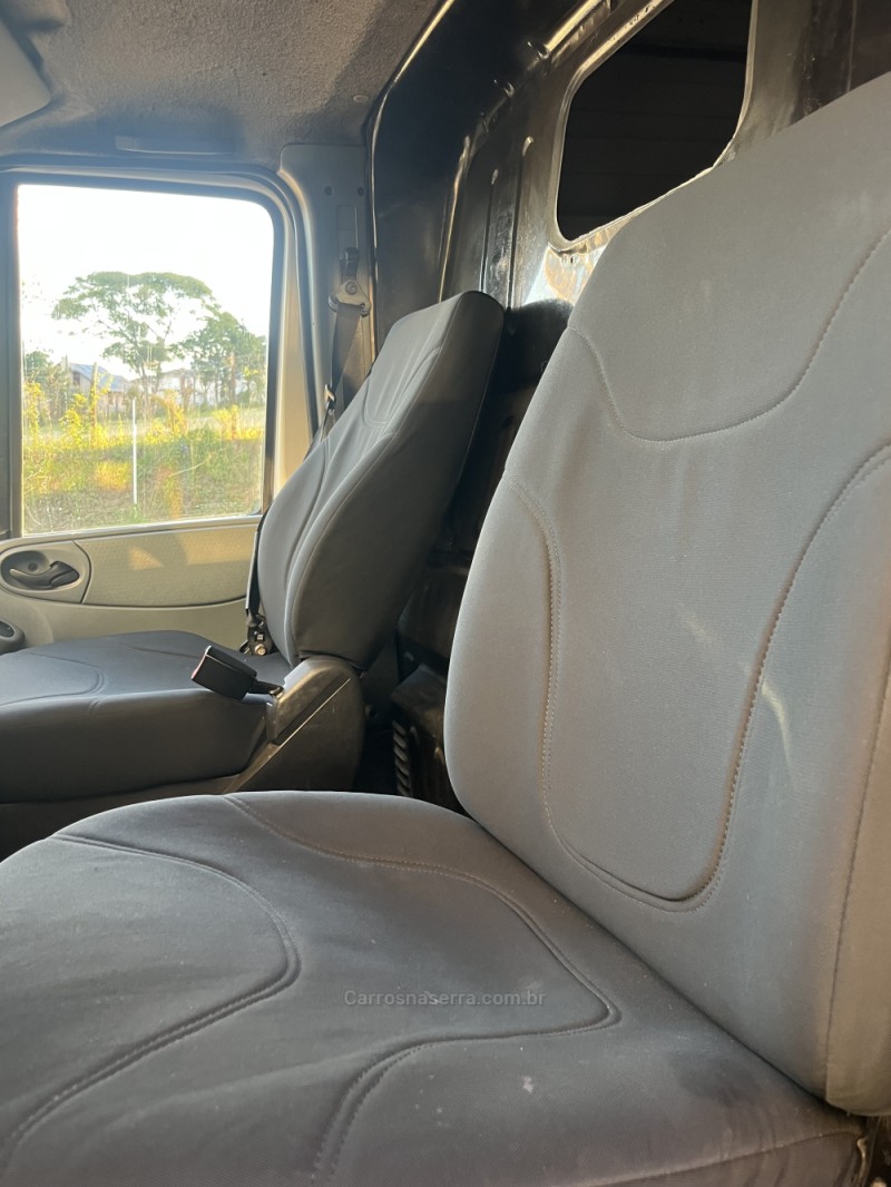 TRANSIT 2.4 CHASSI TURBO DIESEL 2P MANUAL - 2011 - GARIBALDI
