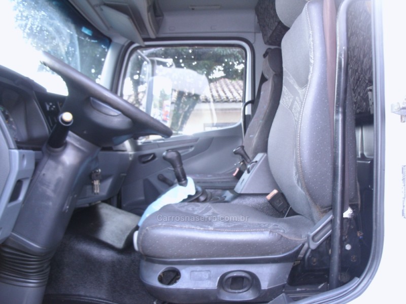 ATEGO 2425 3 EIXOS - 2011 - GARIBALDI