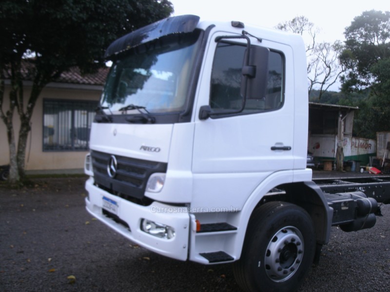 ATEGO 2425 3 EIXOS - 2011 - GARIBALDI