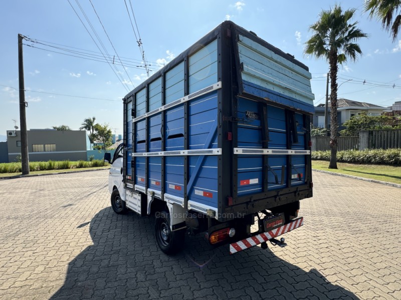 HR 2.5 TCI HD LONGO COM CAÇAMBA 4X2 8V 94CV TURBO INTERCOOLER DIESEL 2P MANUAL - 2018 - ESTâNCIA VELHA
