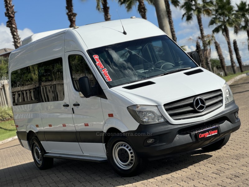 SPRINTER 2.2 415 CDI VAN 16 LUGARES TETO ALTO 16V BI-TURBO DIESEL MANUAL - 2017 - ESTâNCIA VELHA