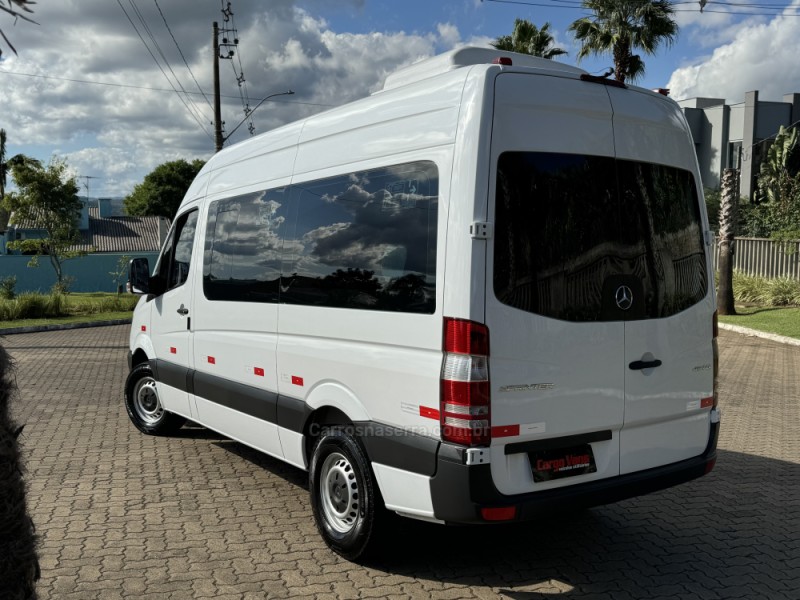 SPRINTER 2.2 415 CDI VAN 16 LUGARES TETO ALTO 16V BI-TURBO DIESEL MANUAL - 2017 - ESTâNCIA VELHA