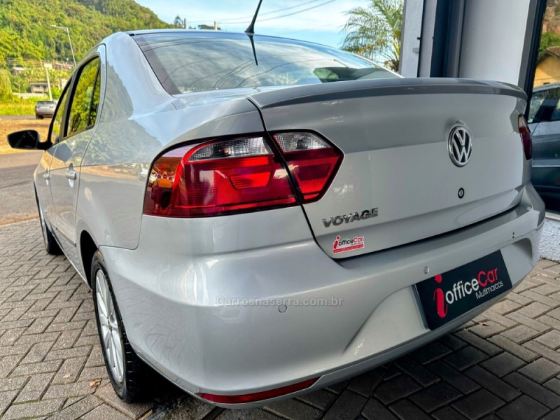 VOYAGE 1.0 MI COMFORTLINE 8V FLEX 4P MANUAL - 2016 - TRêS COROAS