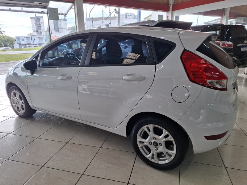 FIESTA 1.5 SE HATCH 16V FLEX 4P MANUAL - 2014 - FARROUPILHA