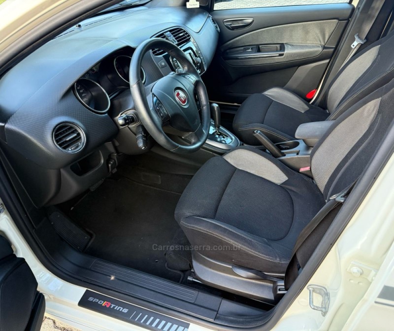 BRAVO 1.8 SPORTING 16V FLEX 4P AUTOMATIZADO - 2016 - CANELA