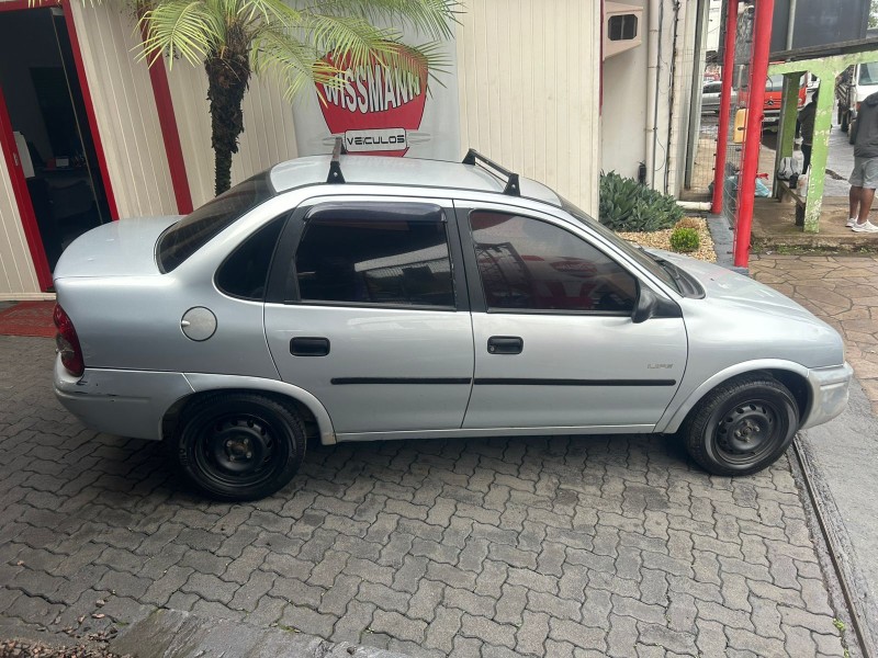 CORSA 1.0 MPFI CLASSIC SEDAN LIFE 8V FLEX 4P MANUAL - 2009 - TRêS COROAS