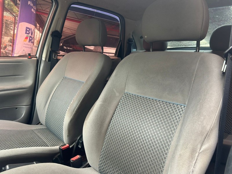 CORSA 1.0 MPFI CLASSIC SEDAN LIFE 8V FLEX 4P MANUAL - 2009 - TRêS COROAS