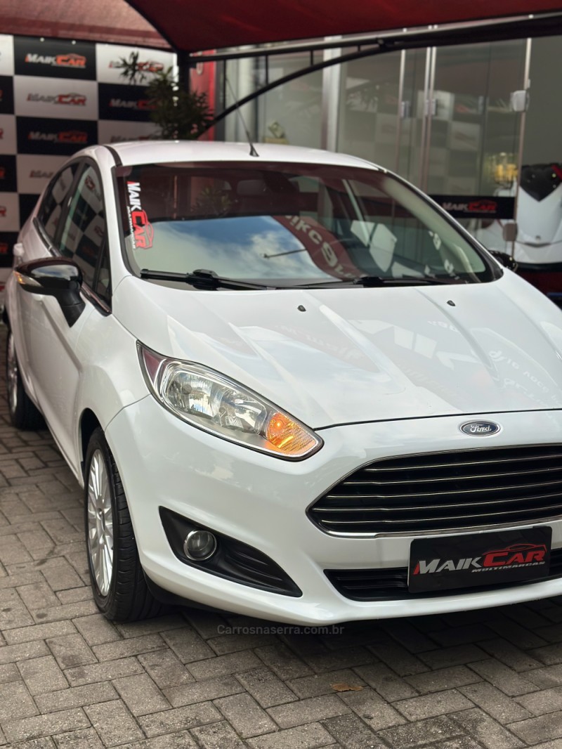 FIESTA 1.6 TITANIUM HATCH 16V FLEX 4P MANUAL - 2014 - ESTâNCIA VELHA