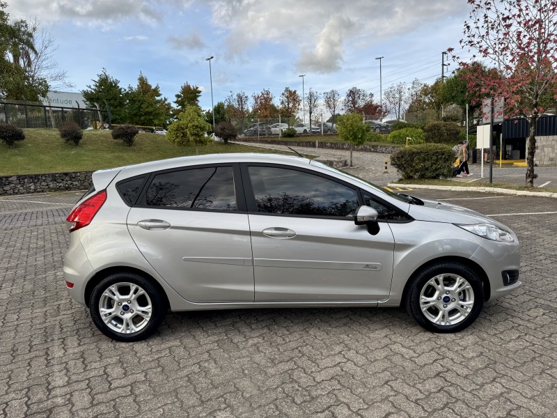 FIESTA 1.6 SE HATCH 16V FLEX 4P AUTOMÁTICO - 2015 - CAXIAS DO SUL