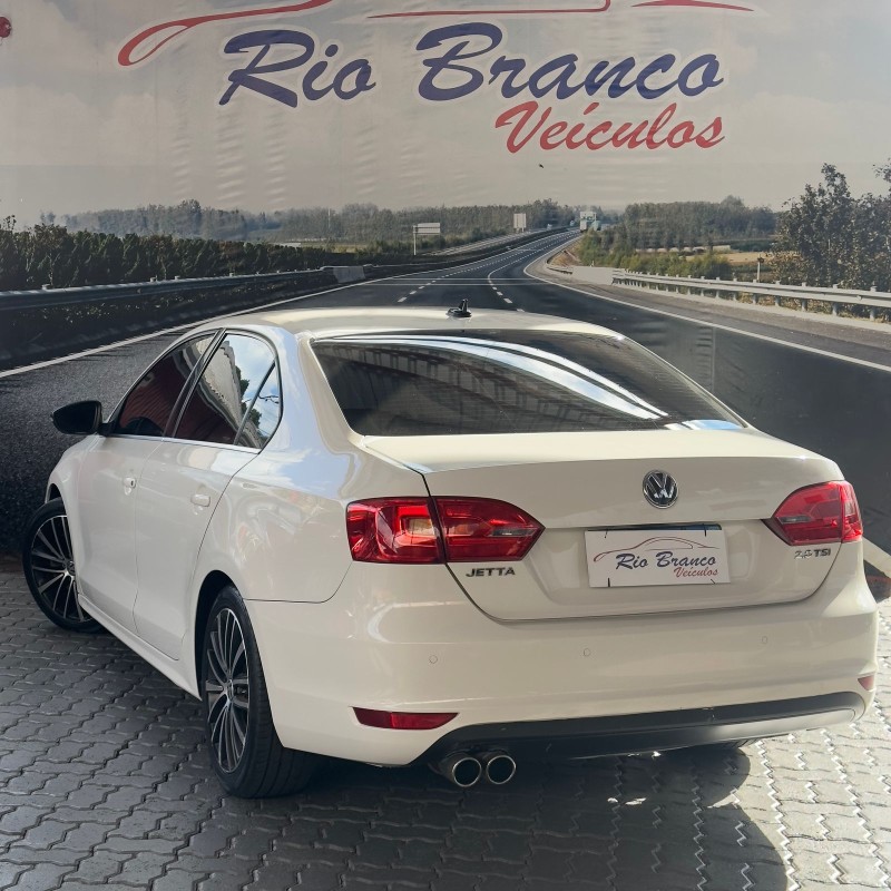 JETTA 2.0 TSI HIGHLINE 211CV GASOLINA 4P TIPTRONIC - 2013 - CAXIAS DO SUL