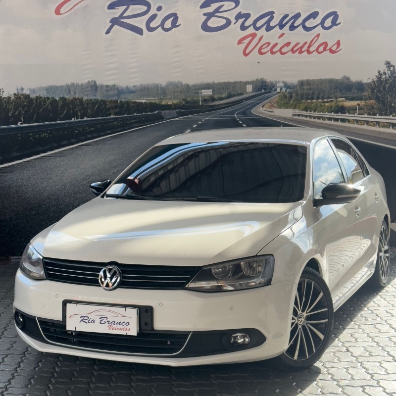 JETTA 2.0 TSI HIGHLINE 211CV GASOLINA 4P TIPTRONIC - 2013 - CAXIAS DO SUL