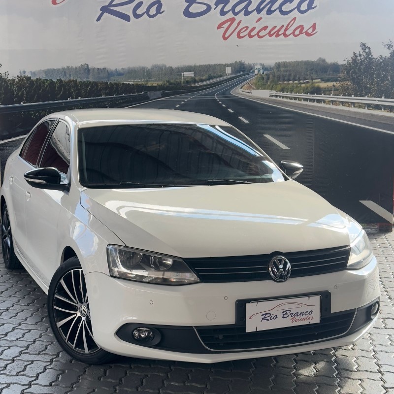 JETTA 2.0 TSI HIGHLINE 211CV GASOLINA 4P TIPTRONIC - 2013 - CAXIAS DO SUL