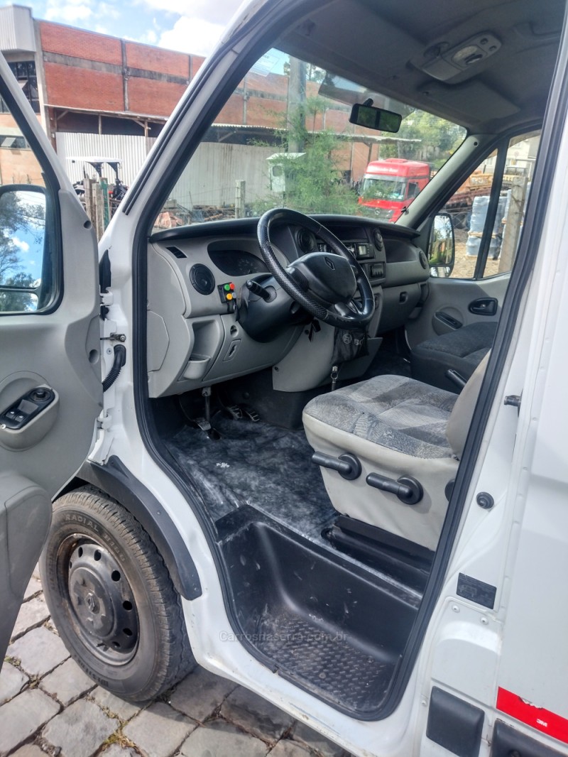 MASTER 2.5 DCI MINIBUS L2H2 16 LUGARES 16V DIESEL 3P MANUAL - 2011 - CAXIAS DO SUL