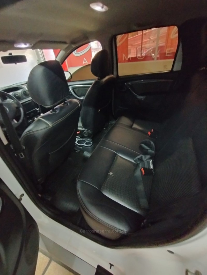 DUSTER 2.0 TECH ROAD II 4X4 16V FLEX 4P MANUAL - 2015 - CAXIAS DO SUL