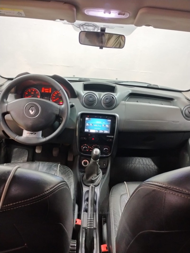 DUSTER 2.0 TECH ROAD II 4X4 16V FLEX 4P MANUAL - 2015 - CAXIAS DO SUL