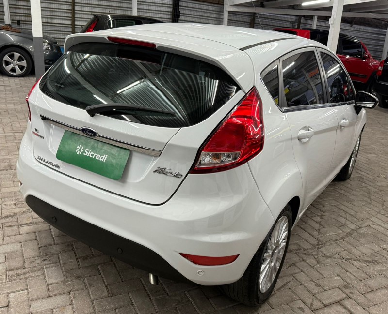 FIESTA 1.6 TITANIUM HATCH 16V FLEX 4P AUTOMÁTICO - 2014 - CAXIAS DO SUL