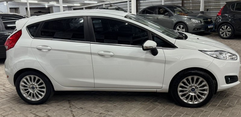 FIESTA 1.6 TITANIUM HATCH 16V FLEX 4P AUTOMÁTICO - 2014 - CAXIAS DO SUL