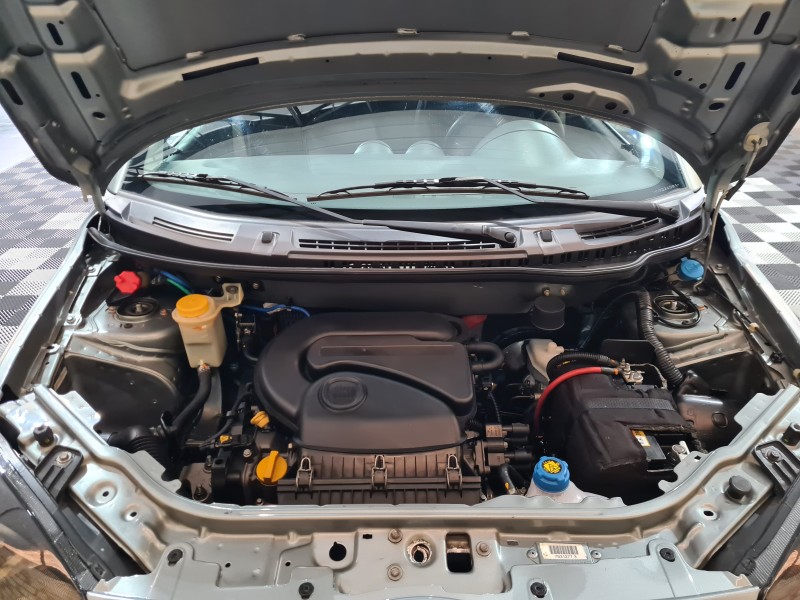 UNO 1.0 VIVACE 8V FLEX 4P MANUAL - 2012 - FARROUPILHA