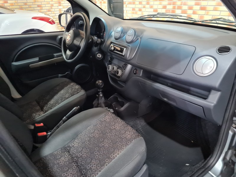 UNO 1.0 VIVACE 8V FLEX 4P MANUAL - 2012 - FARROUPILHA