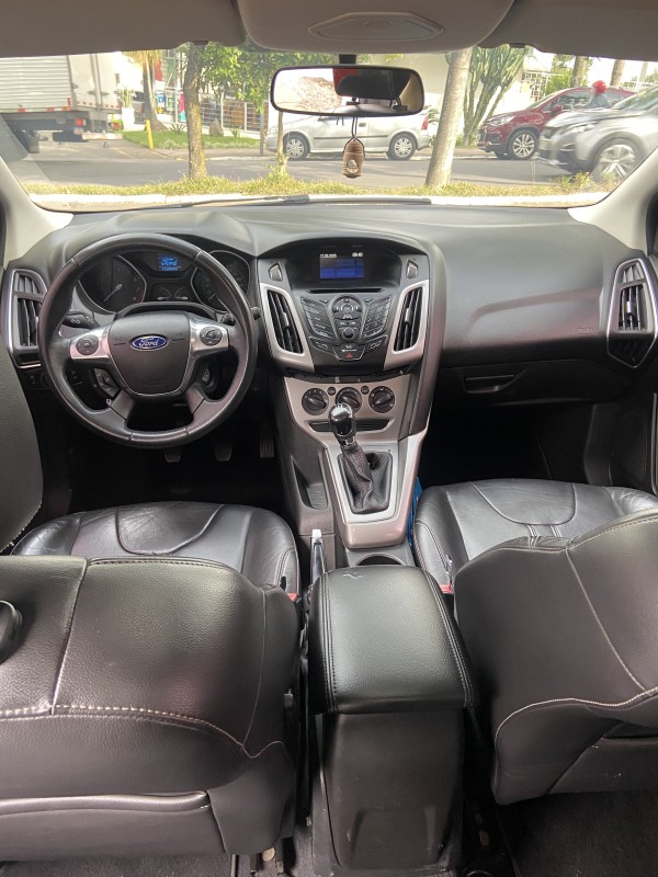 FOCUS 1.6 SE 8V FLEX 4P MANUAL - 2014 - FARROUPILHA