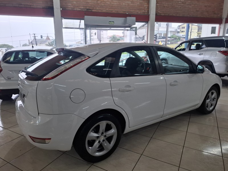 FOCUS 1.6 GLX 16V FLEX 4P MANUAL - 2013 - FARROUPILHA