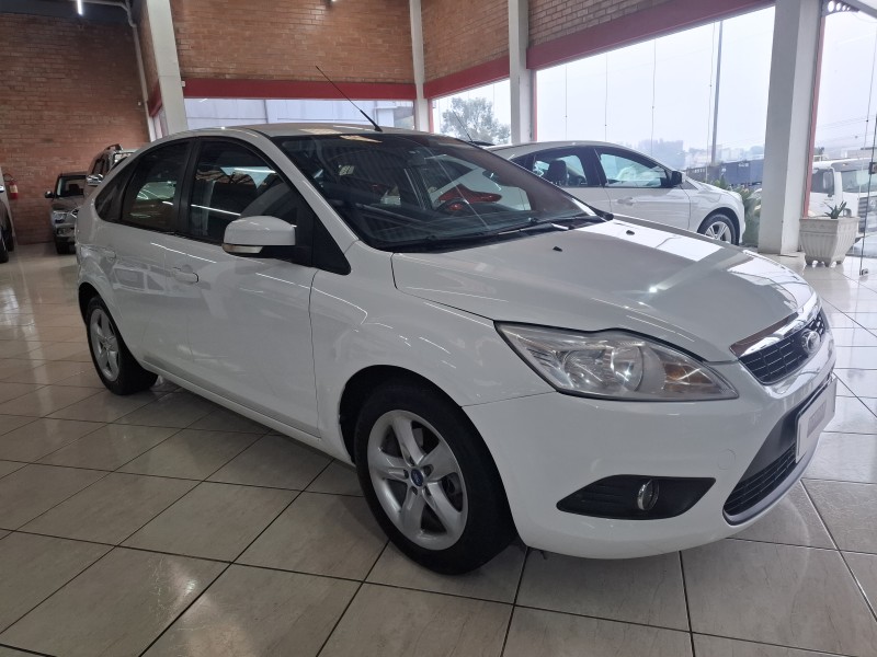 FOCUS 1.6 GLX 16V FLEX 4P MANUAL - 2013 - FARROUPILHA