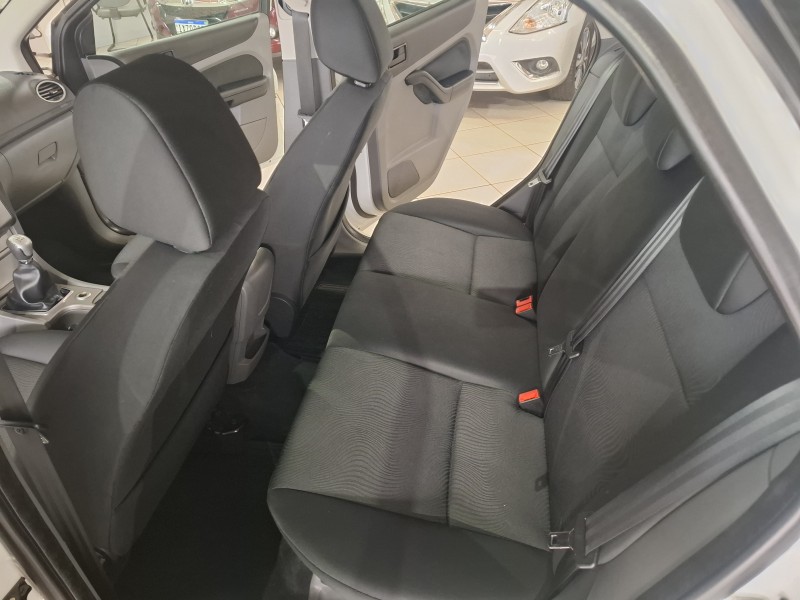 FOCUS 1.6 GLX 16V FLEX 4P MANUAL - 2013 - FARROUPILHA