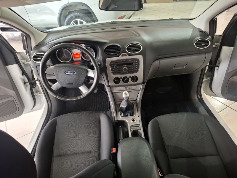FOCUS 1.6 GLX 16V FLEX 4P MANUAL - 2013 - FARROUPILHA
