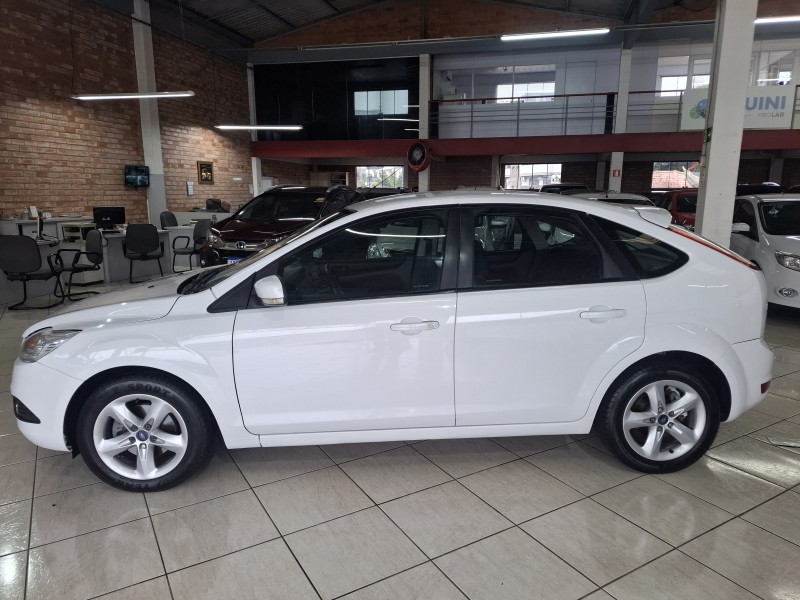 FOCUS 1.6 GLX 16V FLEX 4P MANUAL - 2013 - FARROUPILHA