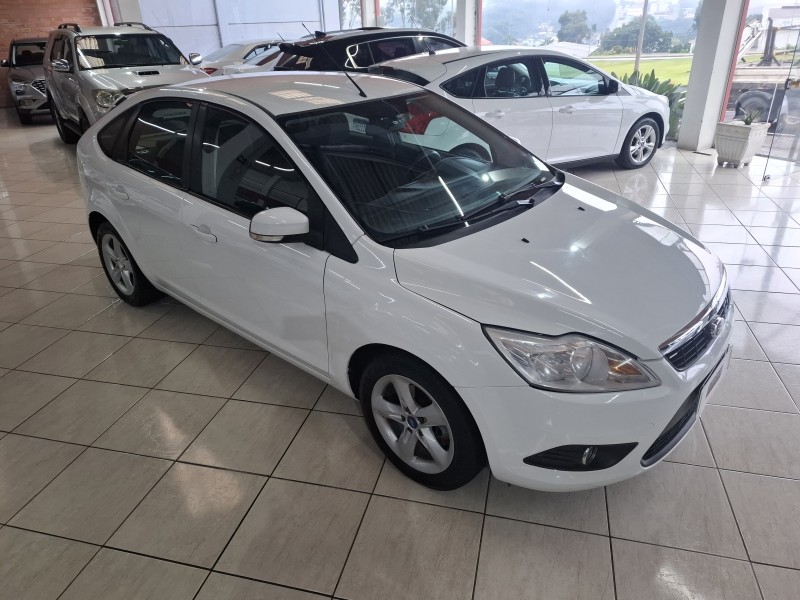 FOCUS 1.6 GLX 16V FLEX 4P MANUAL - 2013 - FARROUPILHA
