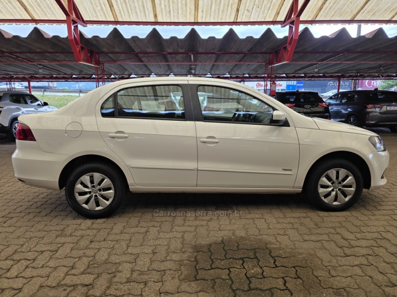 VOYAGE 1.6 MI TRENDLINE 8V FLEX 4P MANUAL - 2014 - SAPIRANGA